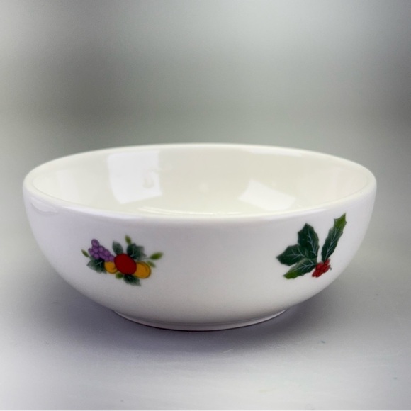 Mikasa Heritage Christmas Story Trinket Dish - Picture 5 of 7